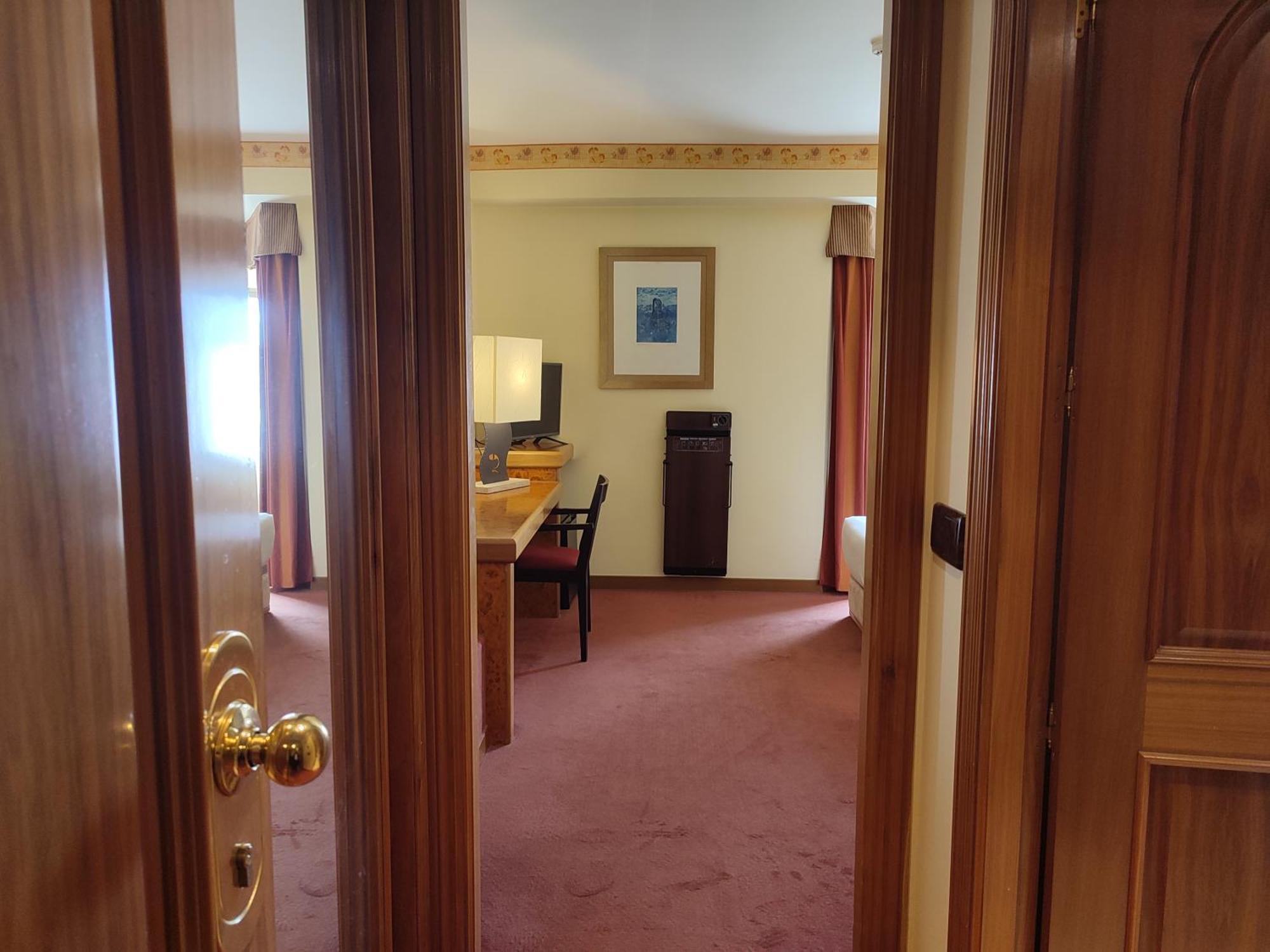 Hotel Sercotel Cuatro Postes Ávila Luaran gambar