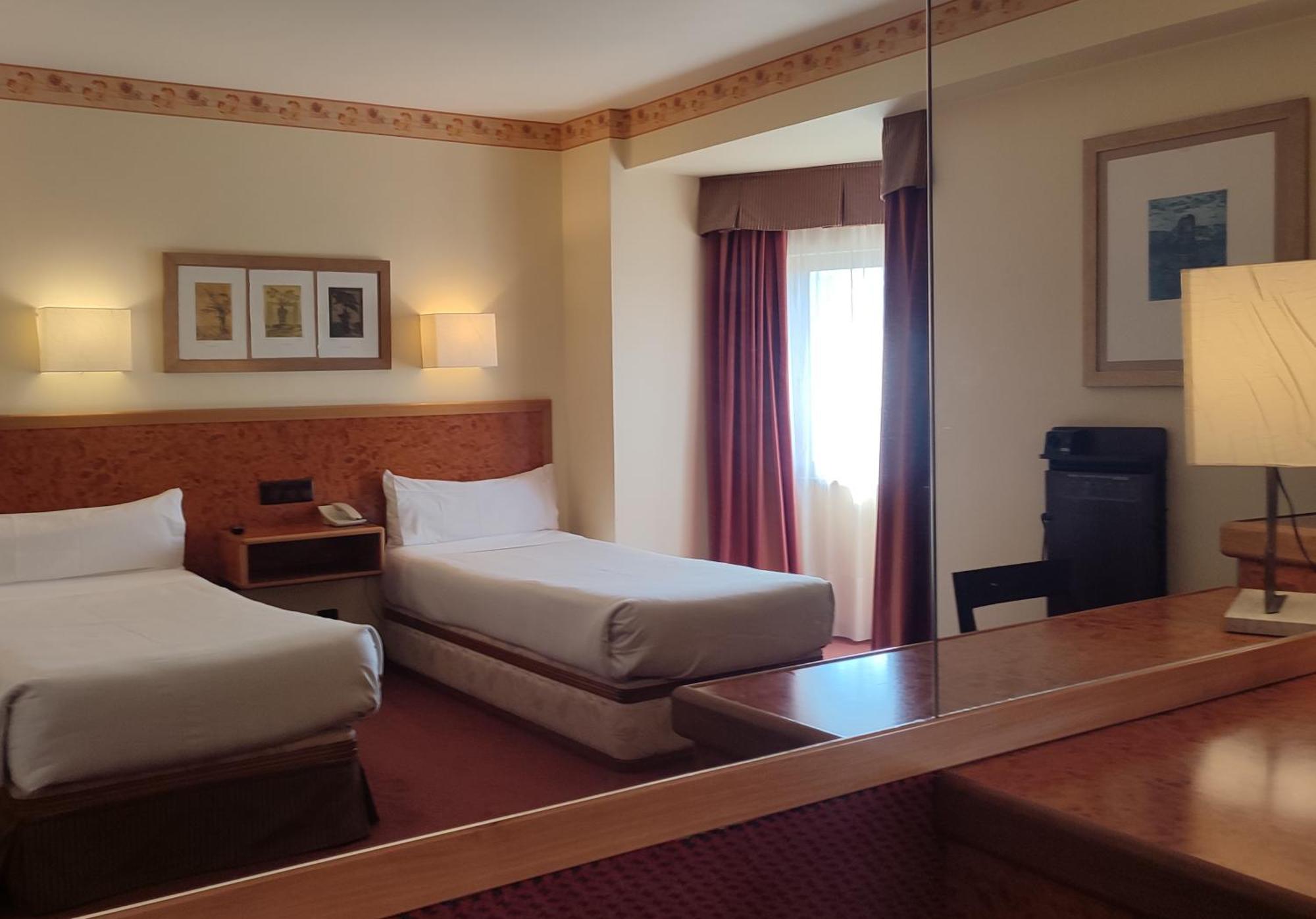 Hotel Sercotel Cuatro Postes Ávila Luaran gambar