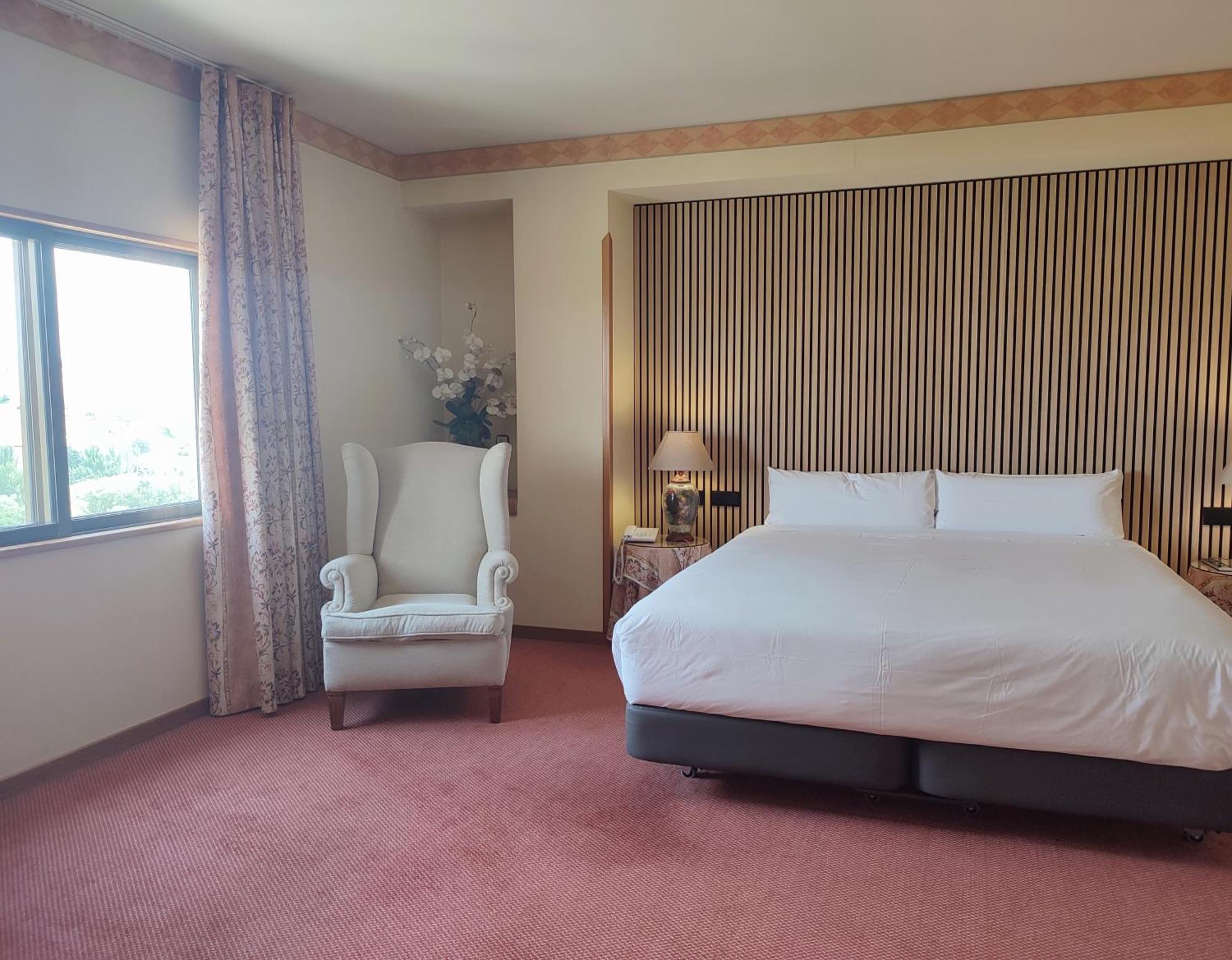 Hotel Sercotel Cuatro Postes Ávila Luaran gambar