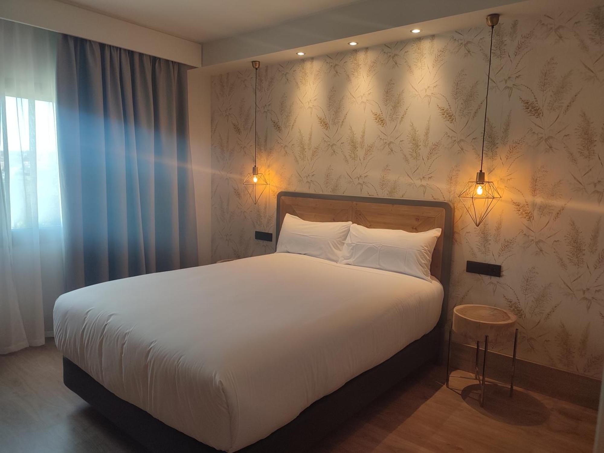Hotel Sercotel Cuatro Postes Ávila Luaran gambar
