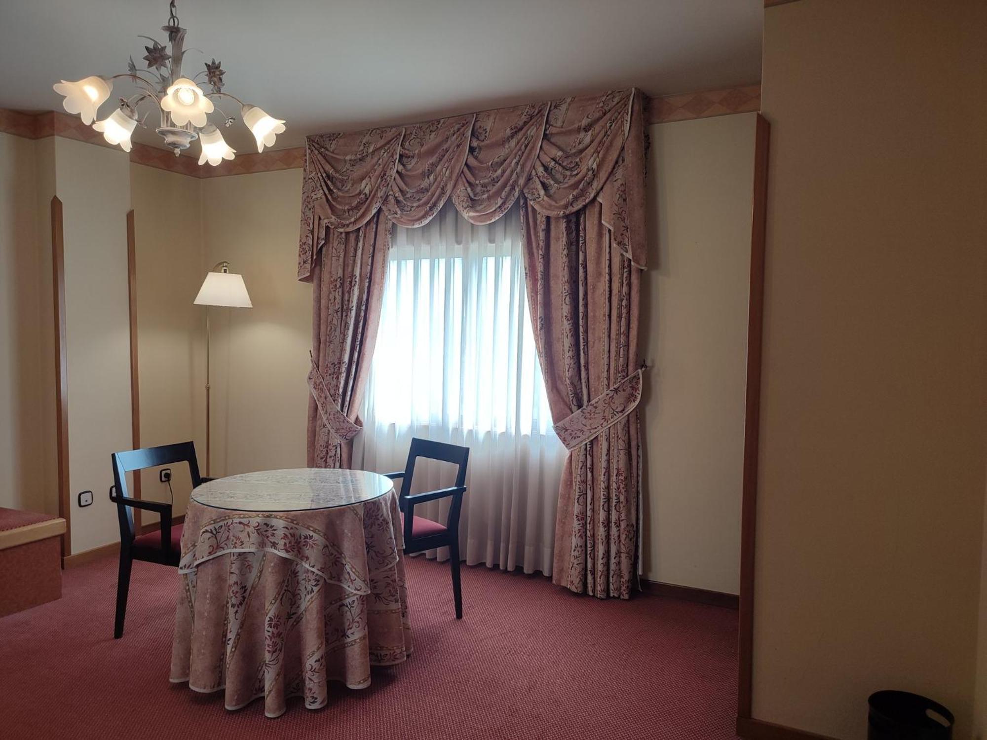 Hotel Sercotel Cuatro Postes Ávila Luaran gambar