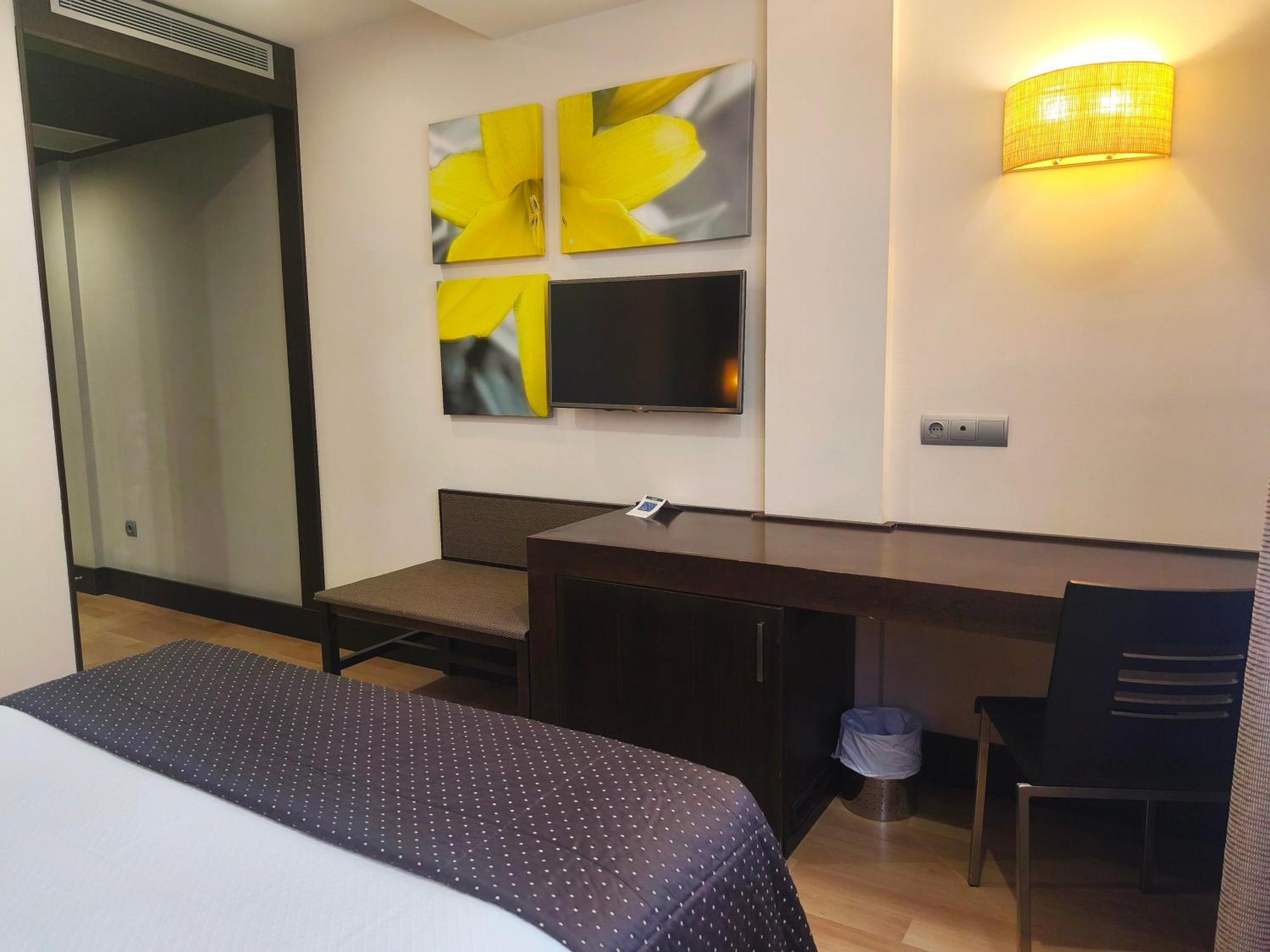 Hotel Sercotel Cuatro Postes Ávila Luaran gambar