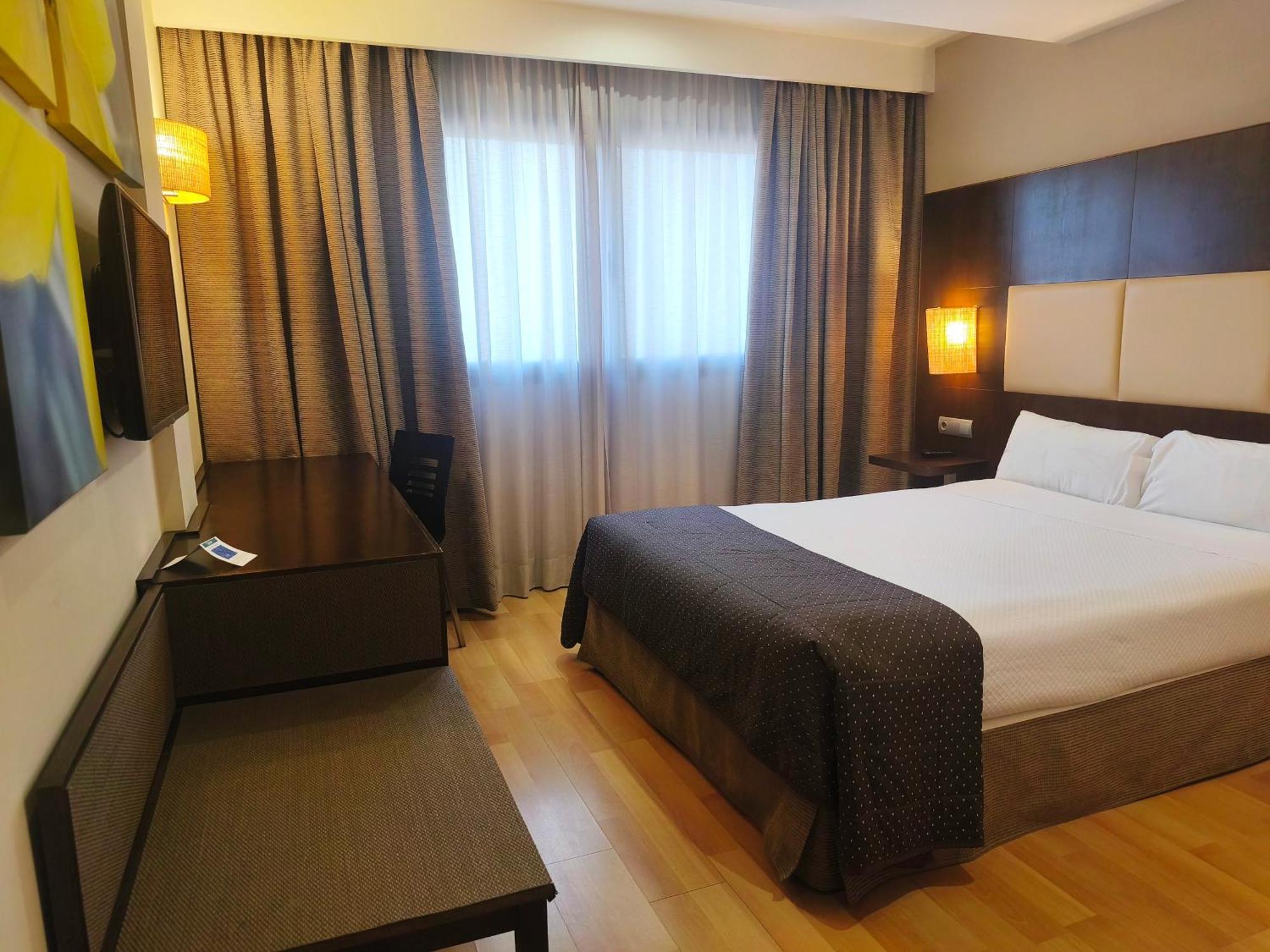 Hotel Sercotel Cuatro Postes Ávila Luaran gambar