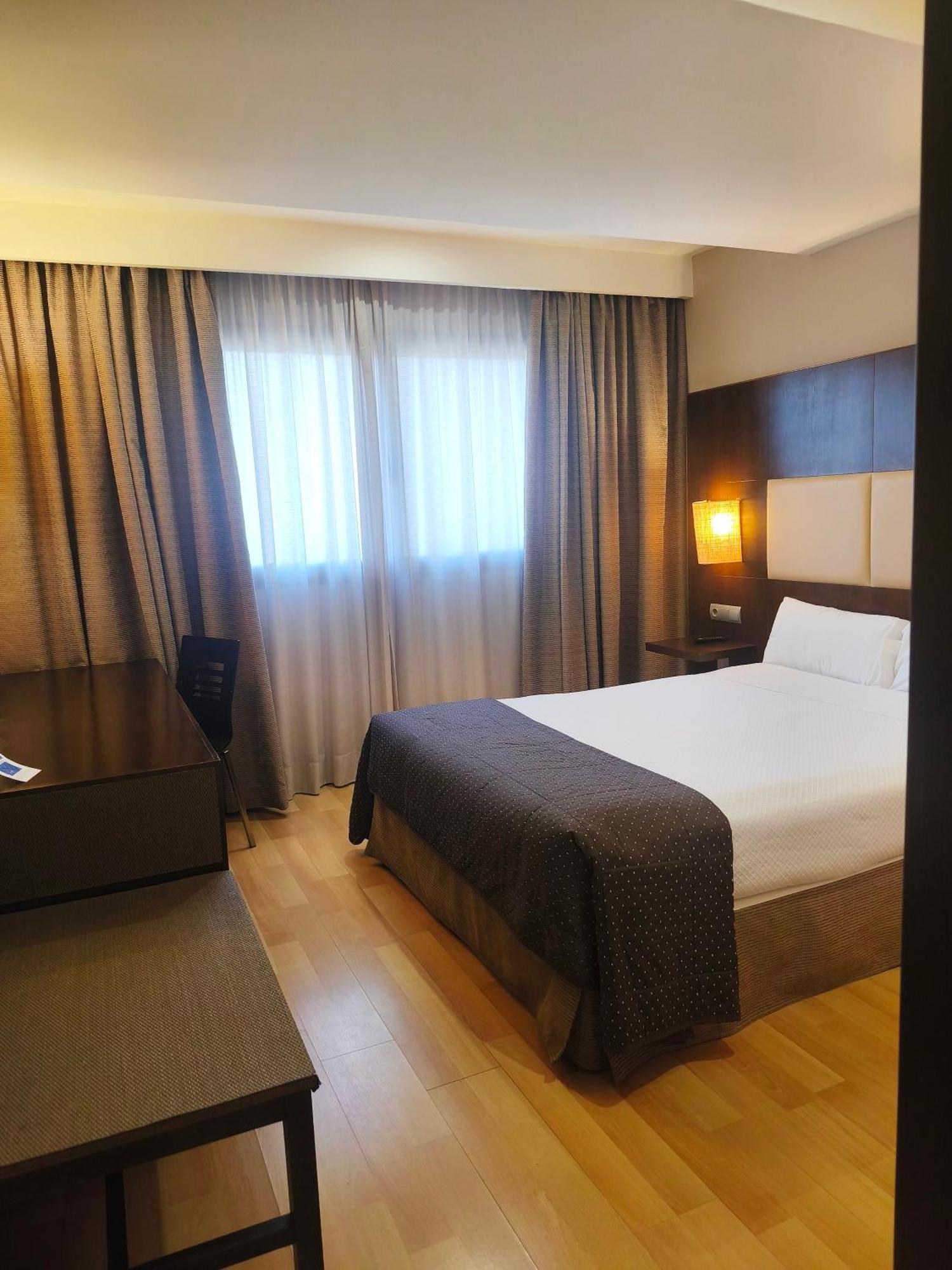 Hotel Sercotel Cuatro Postes Ávila Luaran gambar